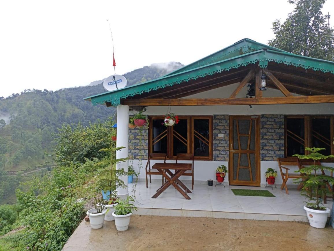 Hotel Huts And Hats Resorts