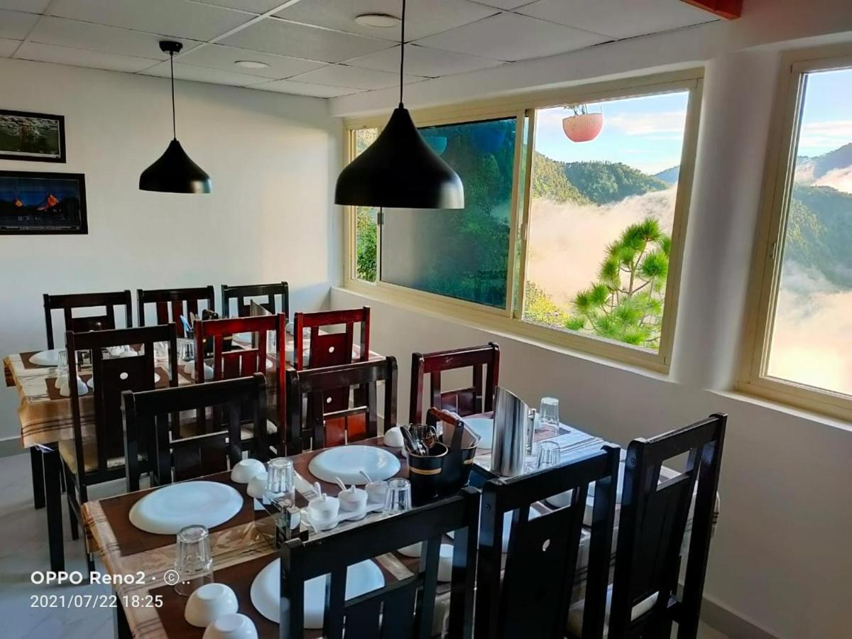 Hotel Huts And Hats Resorts