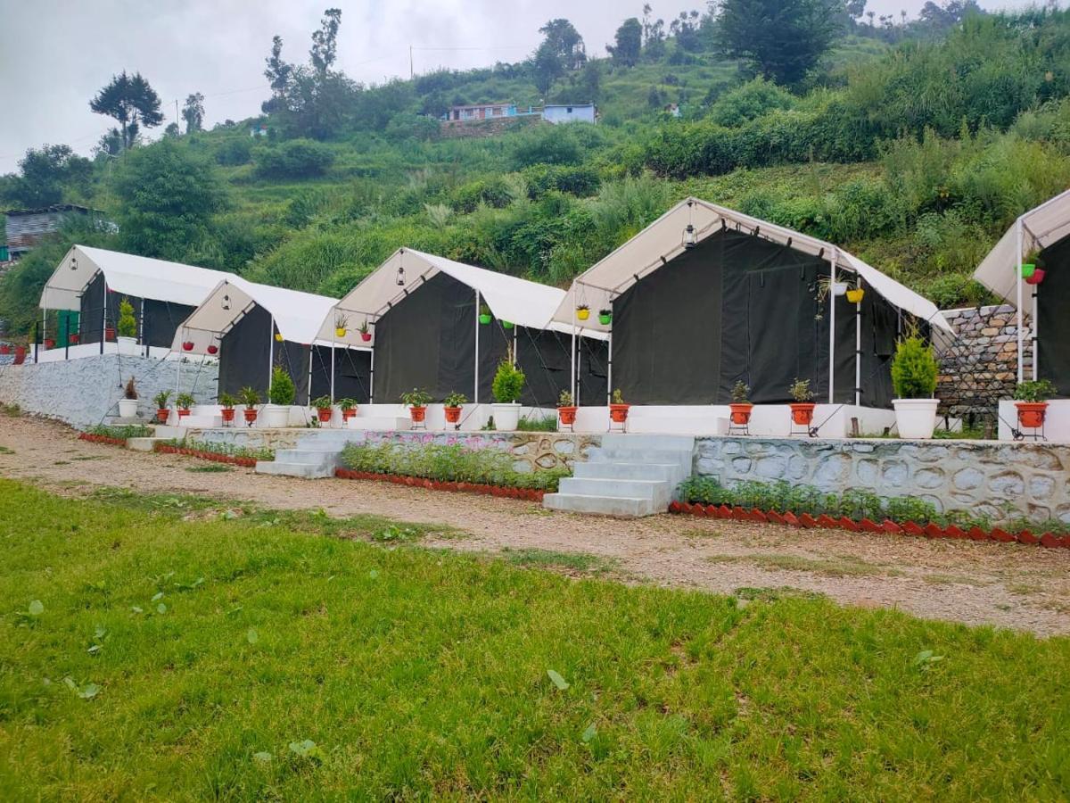 Hotel Huts And Hats Resorts