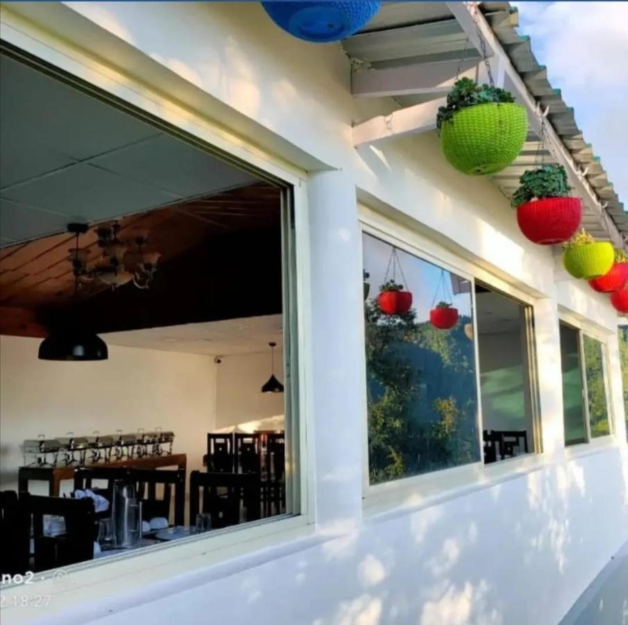 Hotel Huts And Hats Resorts